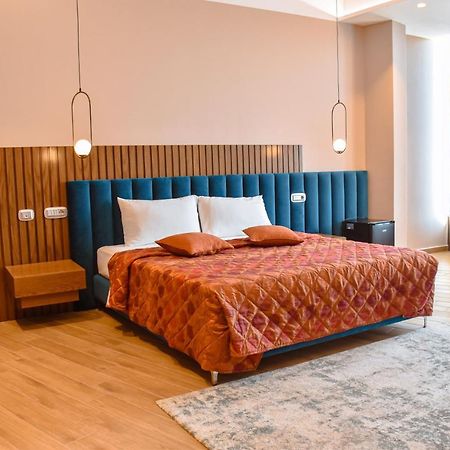 Coco Hotel Tirana Bagian luar foto