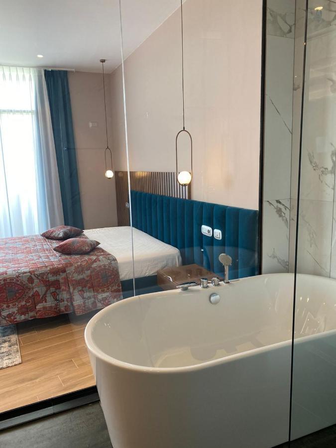 Coco Hotel Tirana Bagian luar foto