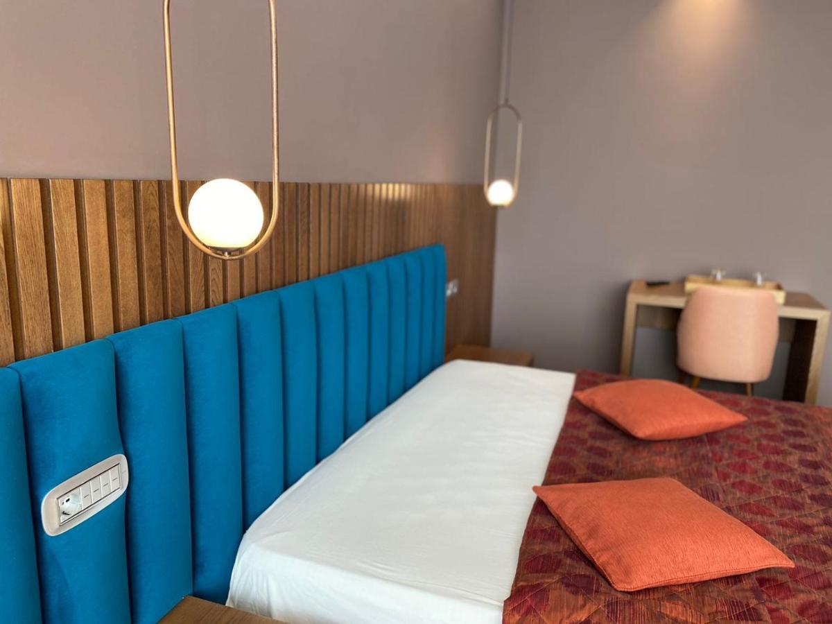 Coco Hotel Tirana Bagian luar foto