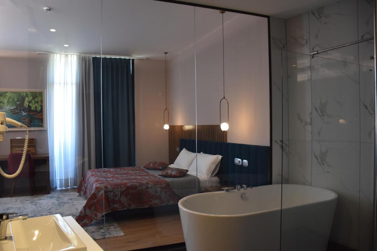 Coco Hotel Tirana Bagian luar foto