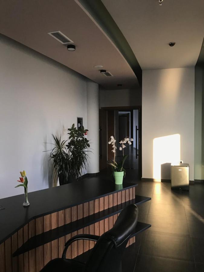 Coco Hotel Tirana Bagian luar foto